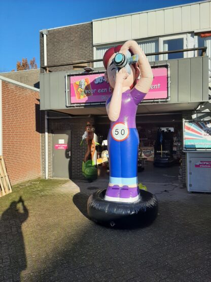 sarah pop met camera